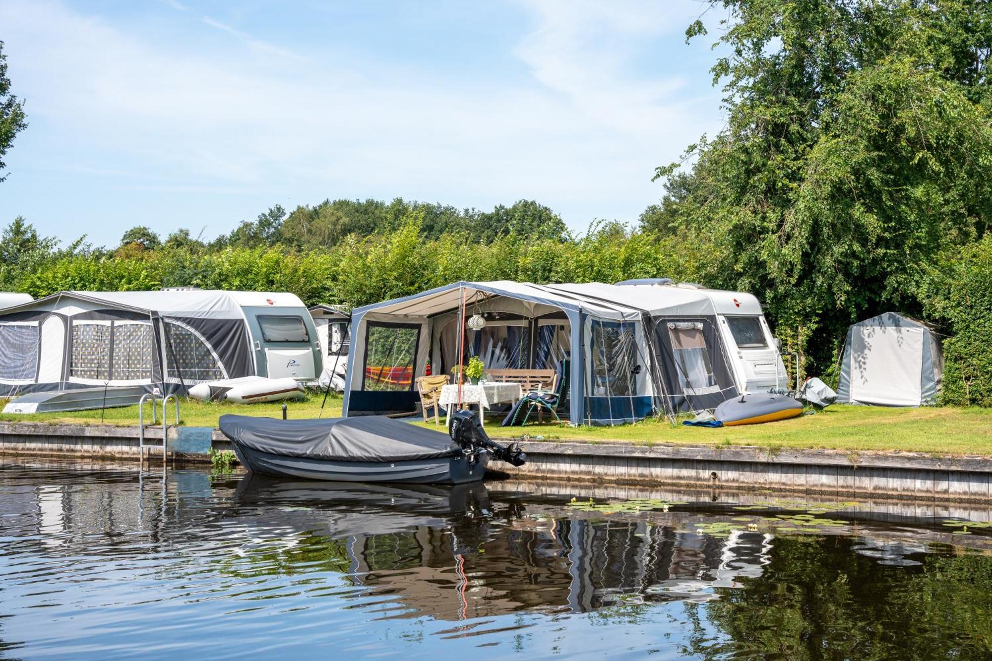 Recreatiecentrum De Kluft Ossenzijl Esterno foto